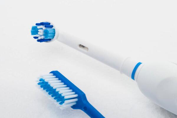 電動(dòng)牙刷頭用哪種類型的？市面上常見的兩種刷頭款式