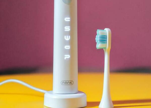 手提式電動(dòng)牙刷怎么充電？電動(dòng)牙刷充電方法大揭秘！