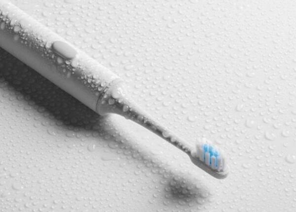 便攜式紫外線牙刷怎么用？正確使用便攜式牙刷的方法