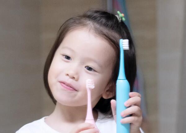 小孩怎么用電動(dòng)牙刷刷牙正確？小孩正確用電動(dòng)牙刷的技巧